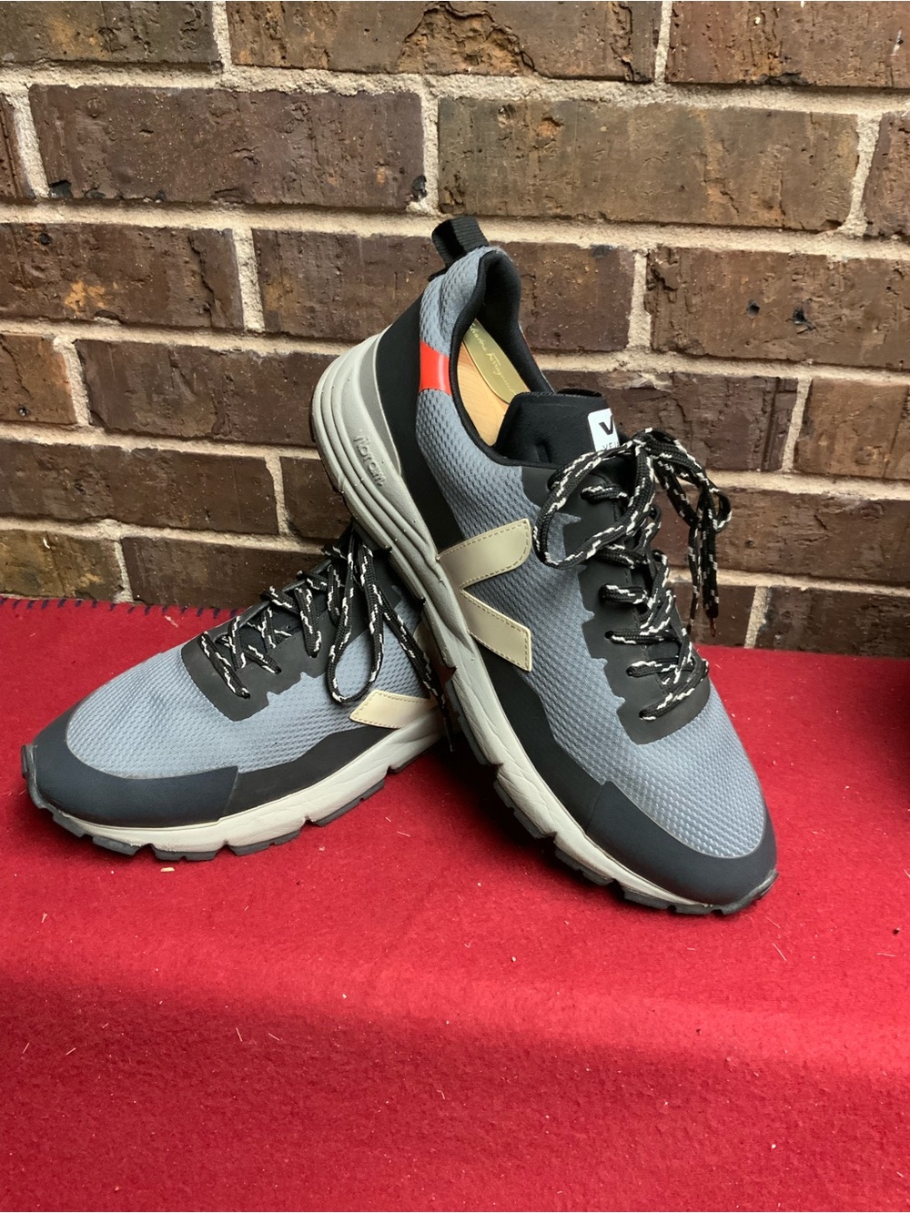 Men's Gray Athletic Trail Sneakers with Cream Accents